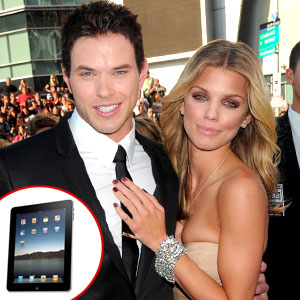 Ipad, AnnaLynne McCord, Kellan Lutz Ipad, AnnaLynne McCord, Kellan Lutz